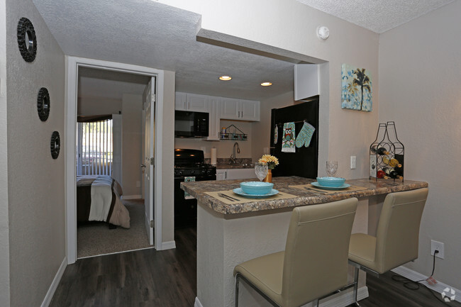 1BR, 1BA - 550 SF - Kitchen - Sunpointe Place