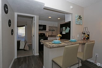1BR, 1BA - 550 SF - Kitchen - Sunpointe Place