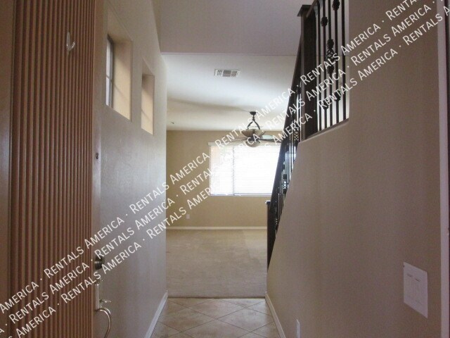 Foto del edificio - Gorgeous 3 Bed 2 Bath w/ Loft in S. Phoenix!