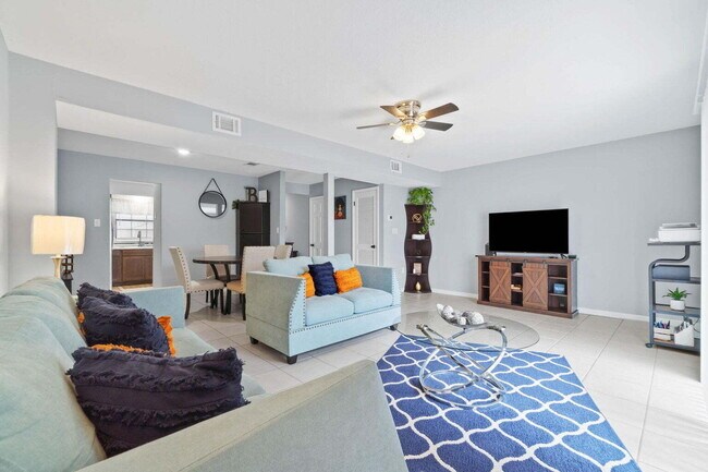 Foto del edificio - 216 Cloverdale Blvd