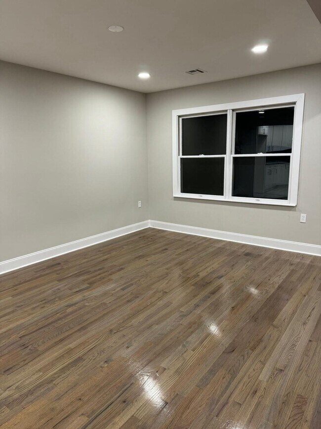 Foto del edificio - 345 Rosehill Pl