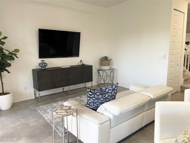Building Photo - 4 br, 3.5 bath House - 610 Pioneer Way