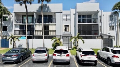 Building Photo - 10825 SW 112th Ave