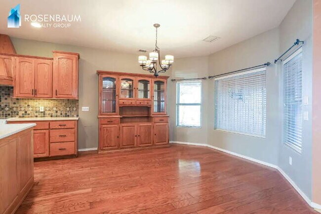 Foto del edificio - 15310 S Kline Pl