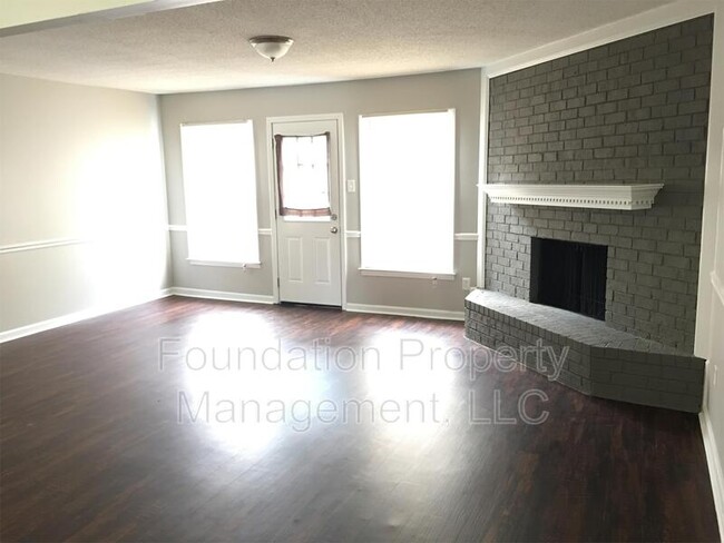 Building Photo - 5571 Blossom Ln