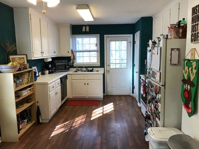 Building Photo - 3BR Eastside Home