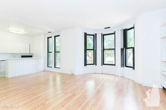 Building Photo - 451 W Belden Ave