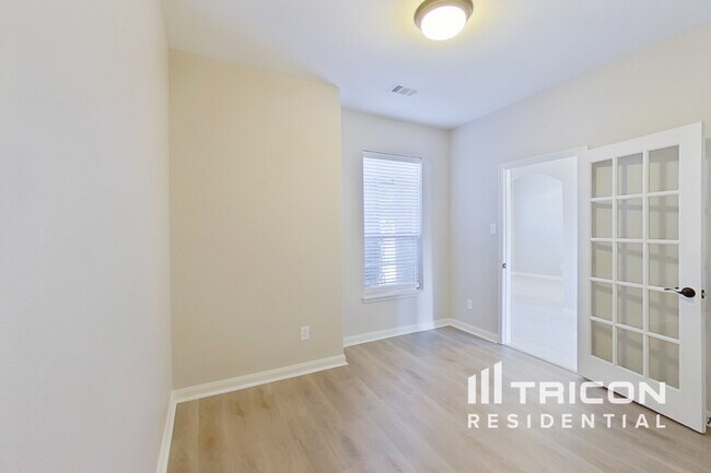 Foto del edificio - 616 Meadow Springs Dr