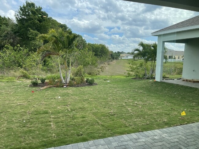 Building Photo - "Spacious 4-Bedroom Oasis with 3 Full Bath...