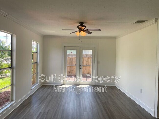 Foto del edificio - 2412 Webber St