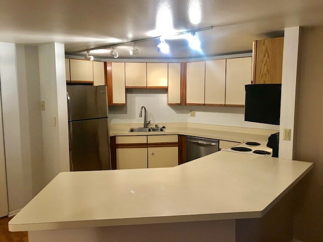 Foto del edificio - 270 E Highland Ave