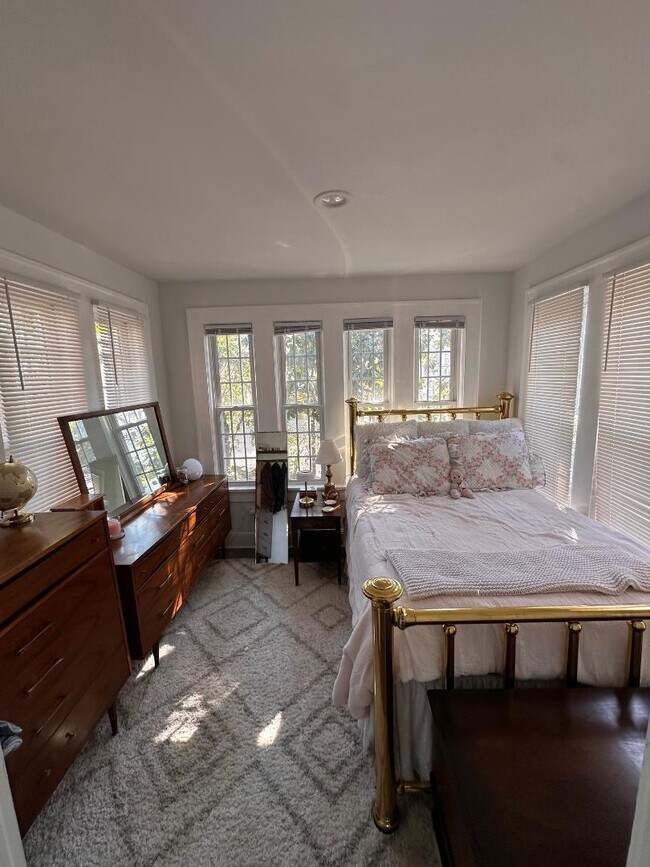 Foto del edificio - 1367 Oxford Rd NE