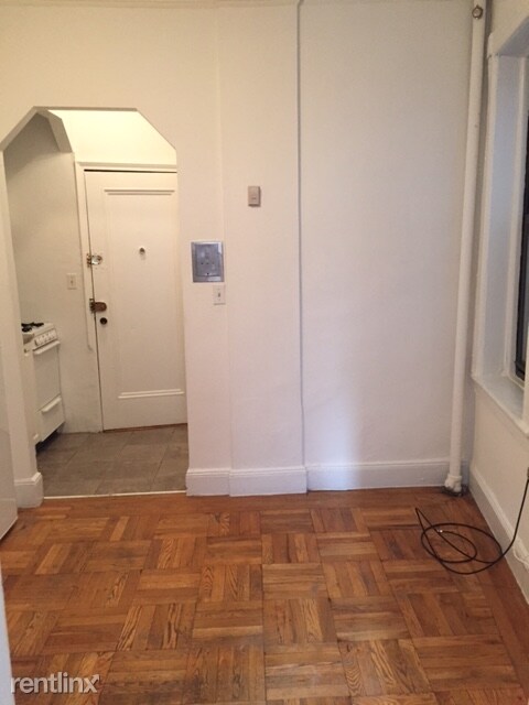 Foto del edificio - 1 br, 1 bath Apartment - 304 1/2 E 38th St