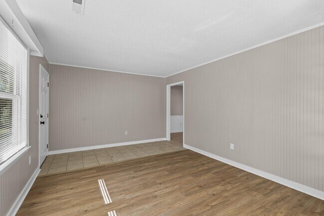 Building Photo - 100 English Rd