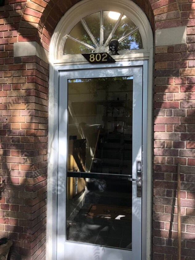 Foto del edificio - 802 Hilldale Ave