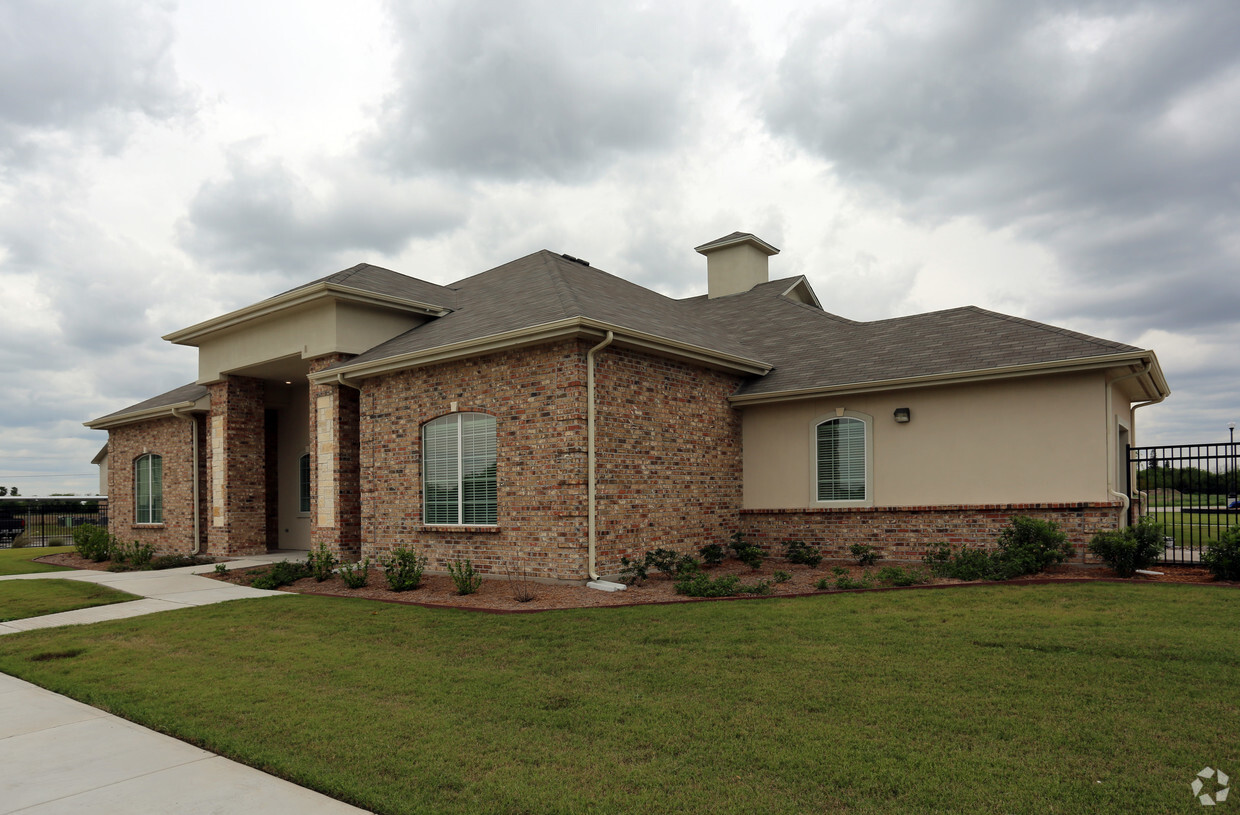 Foto del edificio - Henderson1575 Apartment Homes