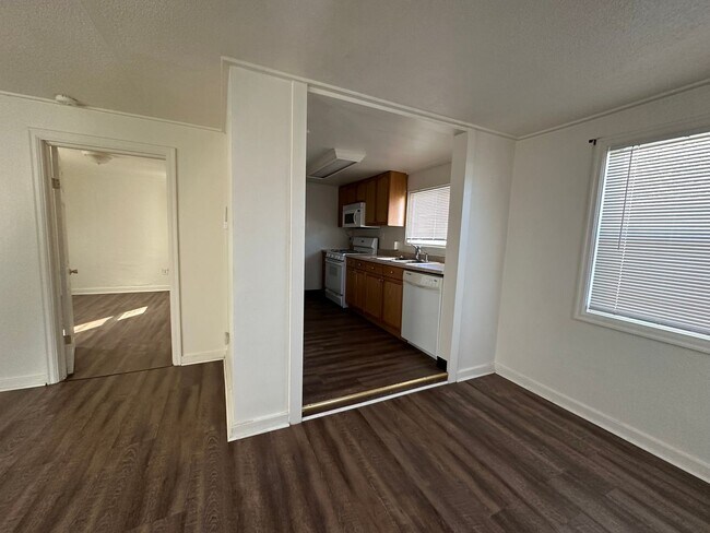 Building Photo - 404 Torrey St