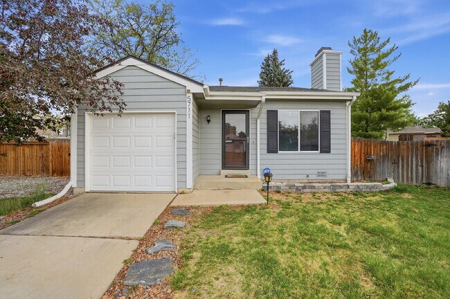 Foto del edificio - $2,895.95 - 3 Bed, 2 Bath Home in Arvada with Central AC, and Fenced in Yard!