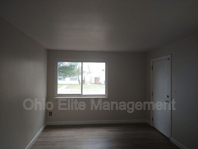 Foto del edificio - 1050 Republic Ave