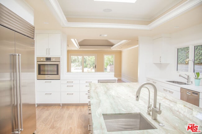 Building Photo - 17965 Seabreeze Dr