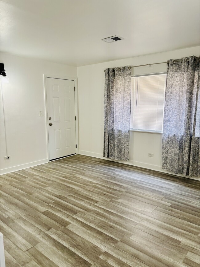 Building Photo - 5327 S 73rd Ave
