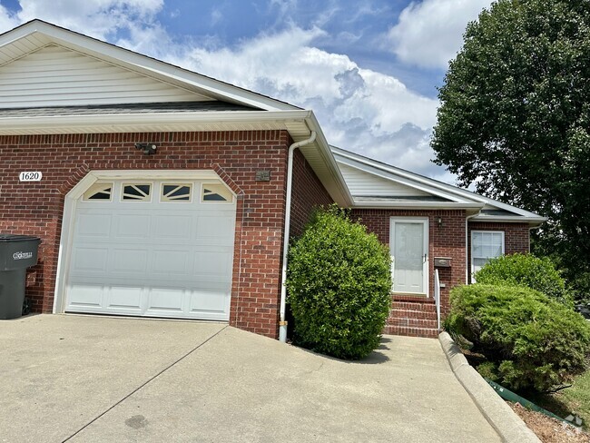 Building Photo - 1620 Ridgecrest Dr