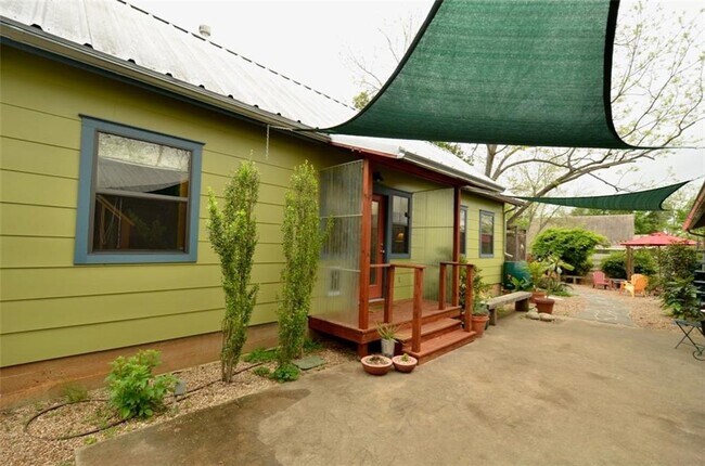 Foto del edificio - 4621 Banister Ln