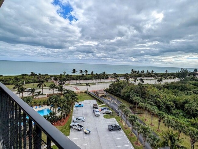 Building Photo - 801 S Ocean Dr