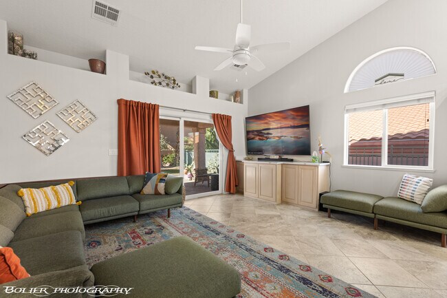 Foto del edificio - 887 Ironwood Dr