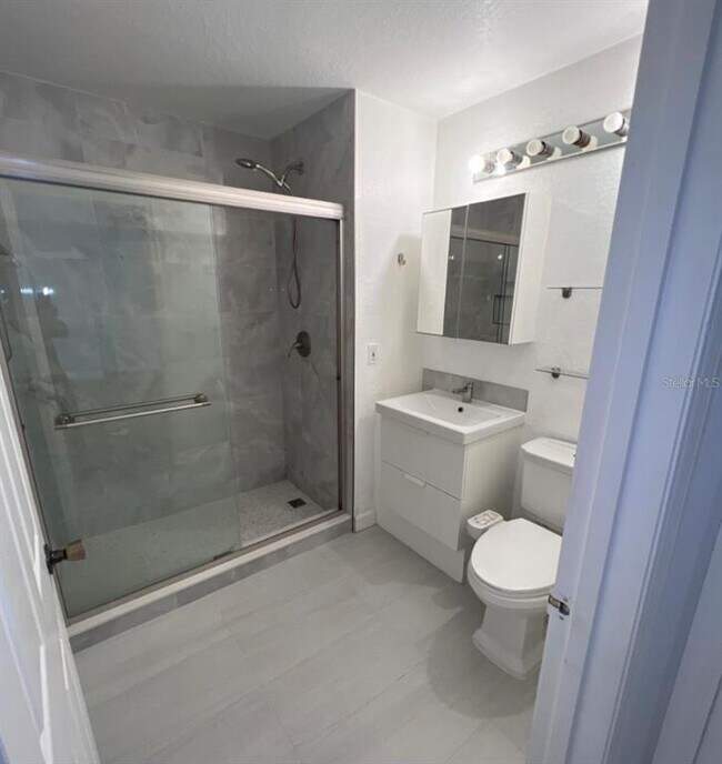 Foto del edificio - 8849 Latrec Ave