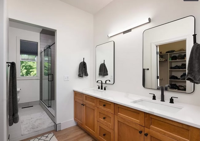 Building Photo - Beautiful South Bozeman home!