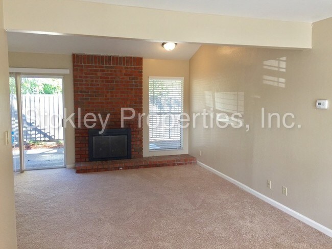 Building Photo - 78 Rolling Green Way