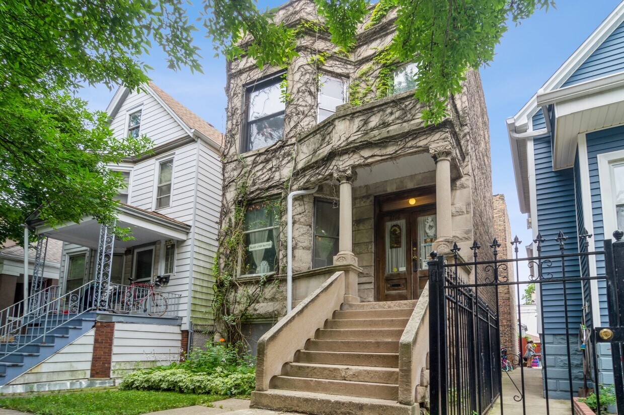 2716 N Drake Ave Unit 1, Chicago, IL 60647 Apartment for Rent in