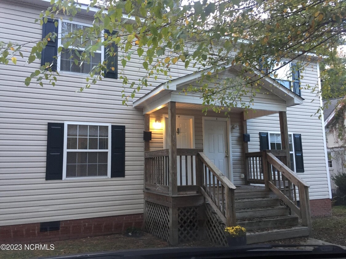 Primary Photo - 118 S Woodlawn Ave