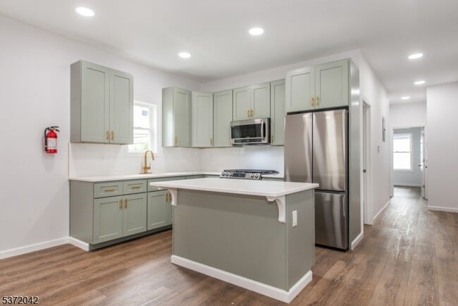 Building Photo - 62 Grace St