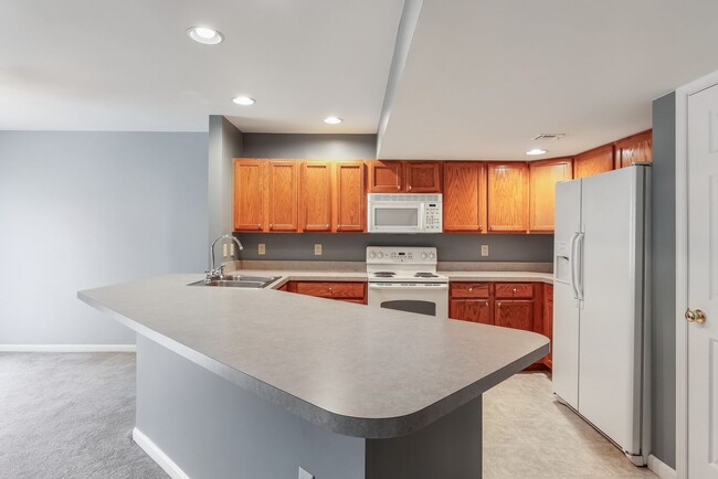 Foto del edificio - Three bedroom two and a half bathroom town...