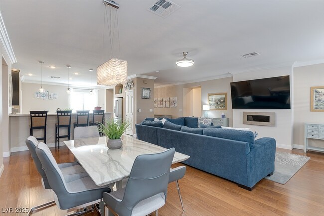 Foto del edificio - 10708 Cliff Mountain Ave