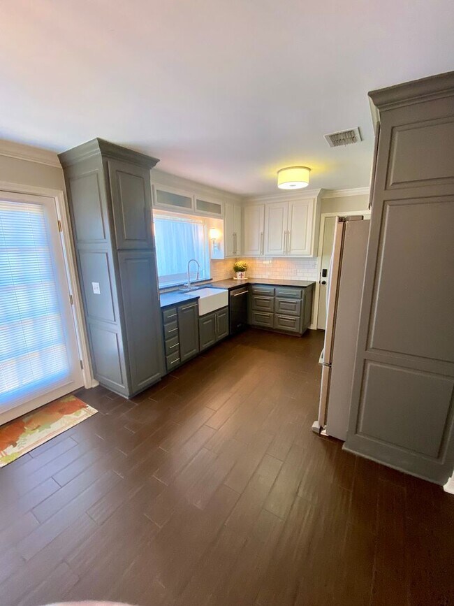 Building Photo - ** 3/1.5 RIVER OAKS CONDOMINIUM **