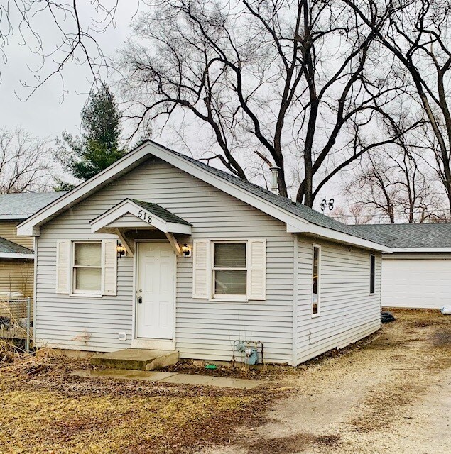 518 Santa Barbara Rd, Lakemoor, IL 60051 House Rental in Lakemoor, IL