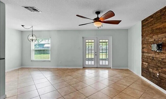 Foto del edificio - 120 Bent Oak Ct