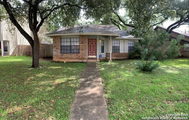 Building Photo - **COZY 2/2 GARDEN HOME**CASTLE HILLS