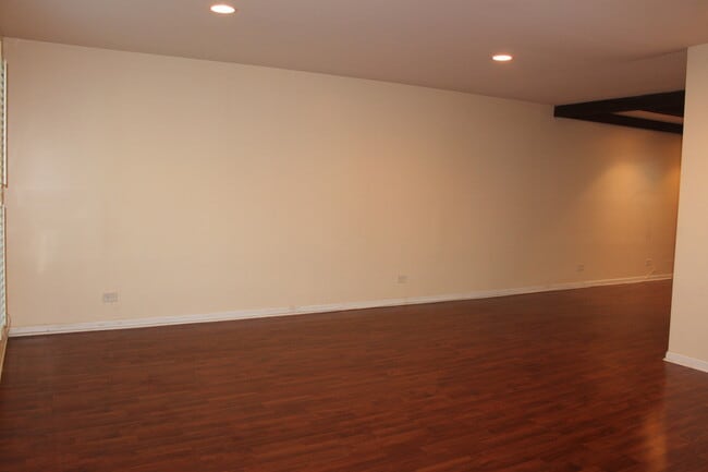 Building Photo - 1621 Pebblecreek Dr