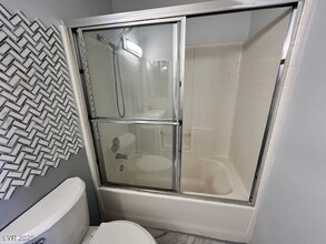 Building Photo - 380 Seine Way