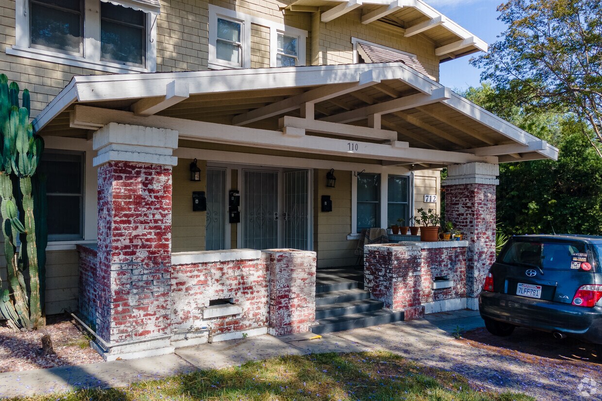 Entrance - 708-712 Fremont Ave