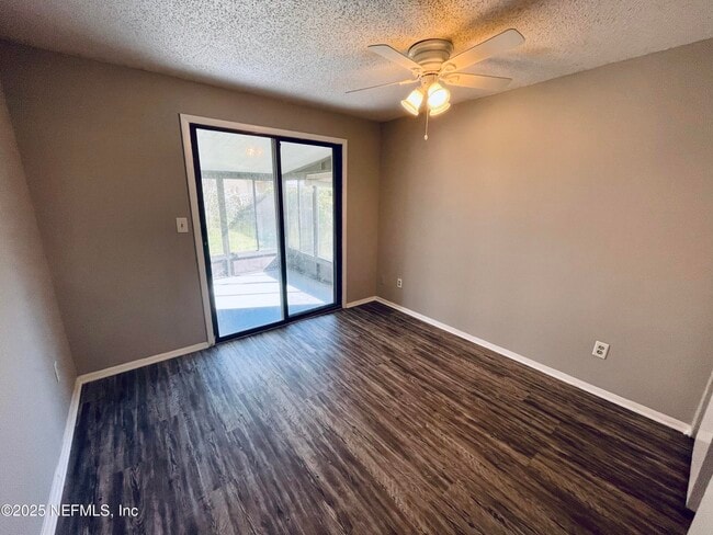 Foto del edificio - 2664 Sunrise Village Dr