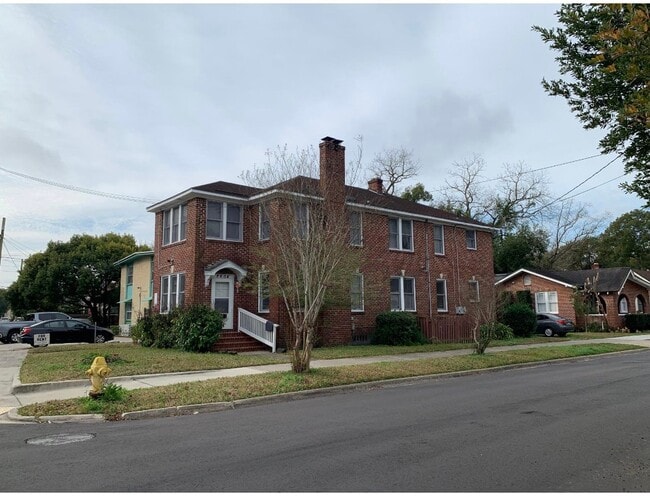 Building Photo - 768 Acosta St
