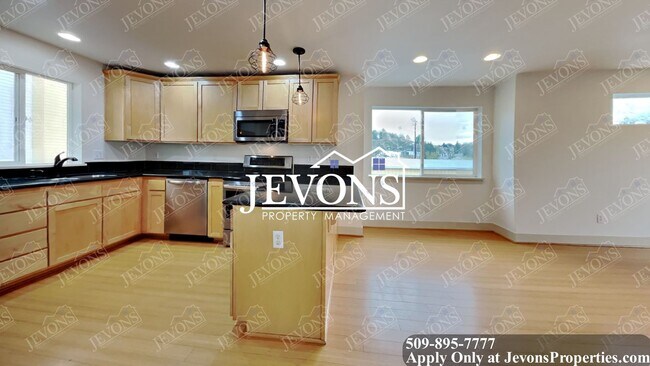 Building Photo - New price reduced - Find comfort in our Se...