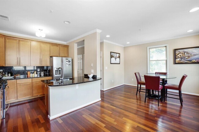 Building Photo - 350 Oswego Ct