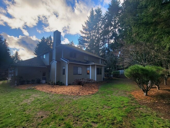 Building Photo - Stunning 4bd centrally located in desirabl...