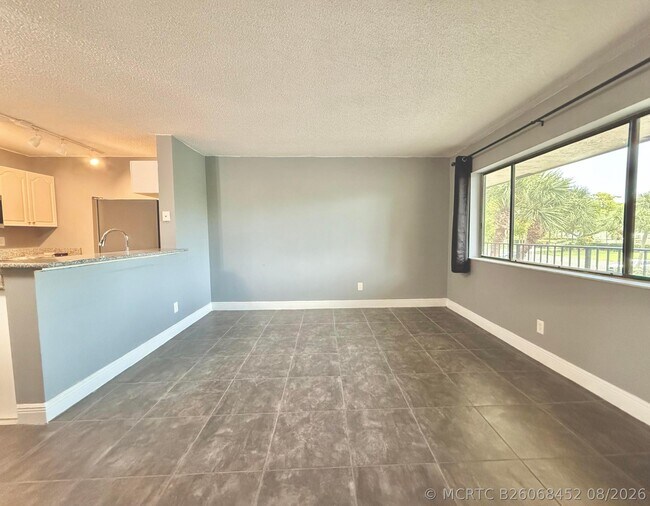 Building Photo - 1625 Meadows Cir